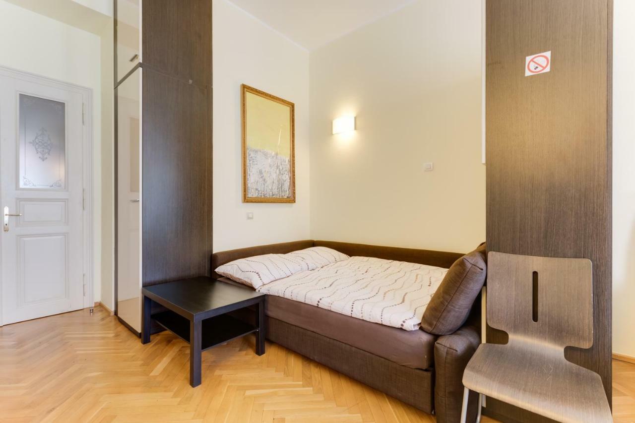 Halkova Studio Prag Exteriör bild